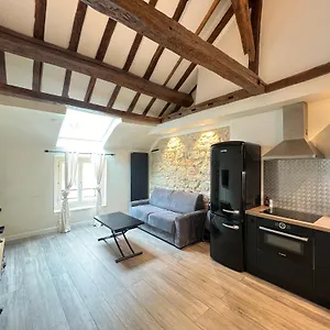 Apartment Grand Place Des Vosges, Marais/bastille, Paris