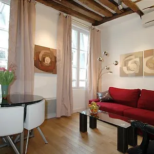 Apartment Holidaysinparis-bourg Tibourg Ii, Paris